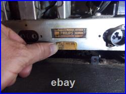 Philips Vintage B5X84A Tube Radio for parts or repair. AS IS