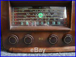 Prof. Restored Vintage RCA Victor A25 Globetrotter Wood Cabinet Tube Radio