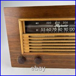 RARE Vintage 1947 Majestic Wood Tabletop Tube Radio