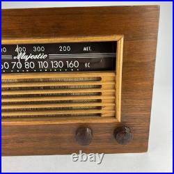 RARE Vintage 1947 Majestic Wood Tabletop Tube Radio