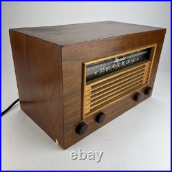 RARE Vintage 1947 Majestic Wood Tabletop Tube Radio