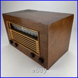 RARE Vintage 1947 Majestic Wood Tabletop Tube Radio