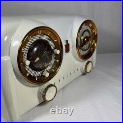 (RARE) Vintage 1950'S Crosley D-25WE Dashboard Bakelite Tube Clock Radio White