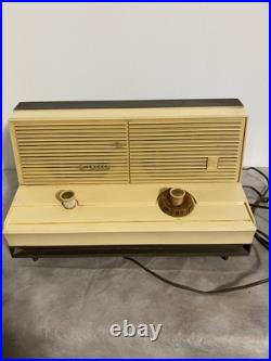 RARE Vintage Sylvania Tube Radio Model 5T18 WORKING GREAT Minor Cosmetic Damage