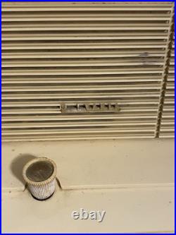 RARE Vintage Sylvania Tube Radio Model 5T18 WORKING GREAT Minor Cosmetic Damage