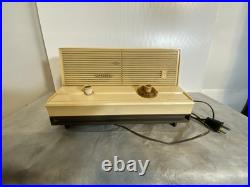 RARE Vintage Sylvania Tube Radio Model 5T18 WORKING GREAT Minor Cosmetic Damage
