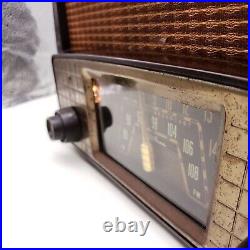 RARE Vintage Truetone Bakelite AM/FM Tube Radio Model D-2026A Superheterodyne
