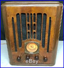 RCA T5-2 Globe Trotter vintage vacuum tube tombstone radio