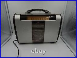 RCA Victor 8BX6 Globetrotter Vintage Portable Tube Radio