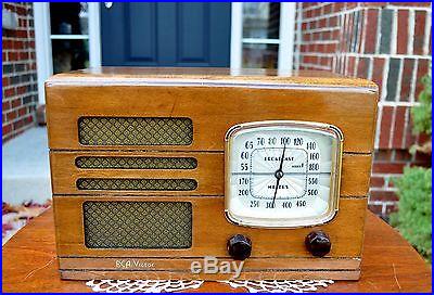 RESTORED Antique Vintage RCA VICTOR 85T Wood DECO Tube Radio Works Perfect