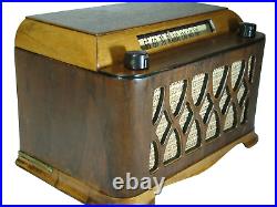 RESTORED Electrohome 1940's vintage wood cased tube radio