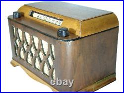 RESTORED Electrohome 1940's vintage wood cased tube radio