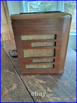 Rare Iconic Vintage Fairbanks-Morse Model 8AT8 Radio Recapped Working