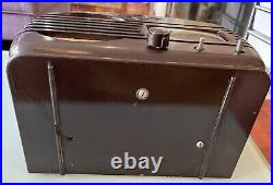 Rare Vintage 1939 ARVIN Art Deco Walnut Bakelite Tabletop Tube Radio Model 602 Rare Vintage 1939 ARVIN Art Deco Walnut Bakelite Tabletop Tube Radio Model 602