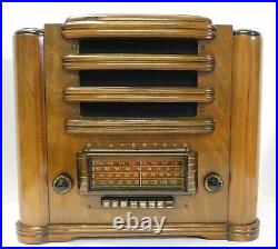 Rare Vintage 1941/42 Silvertone Model 7039 Table Radio Tombstone. Gorgeous