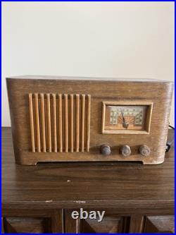 Rare Vintage Coronado 906 Tube Clock Radio Woodgrain, Partially Working Rare Vintage Coronado 906 Tube Clock Radio Woodgrain, Partially Working