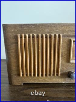 Rare Vintage Coronado 906 Tube Clock Radio Woodgrain, Partially Working Rare Vintage Coronado 906 Tube Clock Radio Woodgrain, Partially Working
