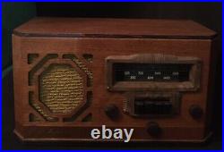 Rare Working Vintage All-Original Farnsworth BT-61 SW&AM Tube Radio c1937-41