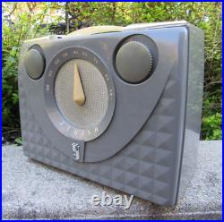 Rare Zenith radio VINTAGE PORTABLE H401G tube NICE & THE ONLY ONE LISTED