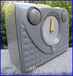 Rare Zenith radio VINTAGE PORTABLE H401G tube NICE & THE ONLY ONE LISTED