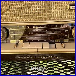 Rare vintage Grundig tube radio model 2028 U made in Western Germany For Repair