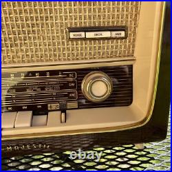 Rare vintage Grundig tube radio model 2028 U made in Western Germany For Repair