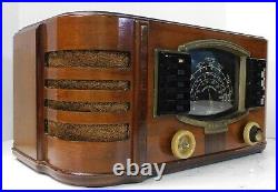 Refurbished Vintage 1941 Zenith Model 7S633R Table Radio & SW with Pushbuttons