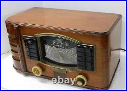 Refurbished Vintage 1941 Zenith Model 7S633R Table Radio & SW with Pushbuttons