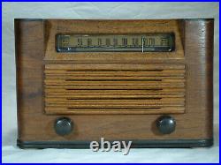 Restored General Electric 1946 vintage wooden case tube radio works well
