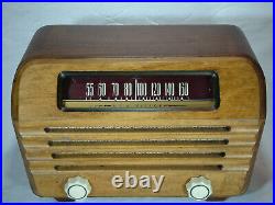 Restored RCA Victor Little Master Vintage Honduras Mahogany tube radio 1948