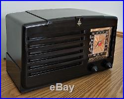 Restored Vintage Emerson Bakelite Table Radio from 1940