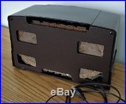 Restored Vintage Emerson Bakelite Table Radio from 1940