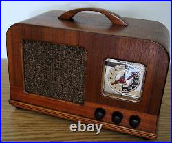 Restored Vintage MOTOROLA L'il GEM Veneer Wood AM Table Radio from 1941