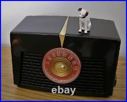 Restored Vintage RCA 8x541 Crystal Dial Bakelite AM Table Radio from 1949