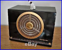 Restored Vintage RCA AM Broadcast & Phono Bakelite Table Radio Attractive