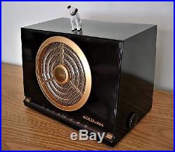 Restored Vintage RCA AM Broadcast & Phono Bakelite Table Radio Attractive