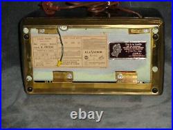 Restored, vintage 1948 RCA model 8X681 tube radio