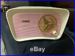 Retro Vintage Pink and White 1959 Travler T204 AM Tube Radio
