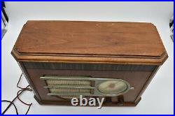Silvertone Model 6050 AM Radio Works Table Top Radio Vintage