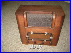 Sparton Wooden Table Top Vintage Radio. Model Unknown