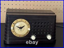 TELECHRON MUSALARM AM CLOCK RADIO BAKELITE MODEL 8H59 Vintage TUBE Radio