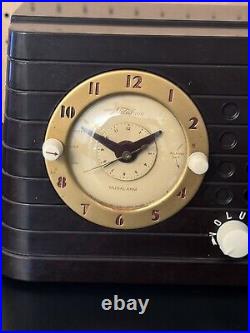 TELECHRON MUSALARM AM CLOCK RADIO BAKELITE MODEL 8H59 Vintage TUBE Radio