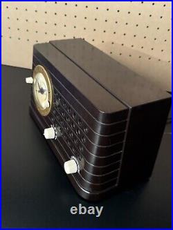 TELECHRON MUSALARM AM CLOCK RADIO BAKELITE MODEL 8H59 Vintage TUBE Radio