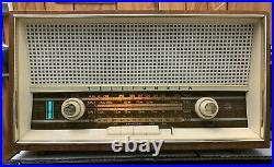 Telefunken Jubilate De Luxe 5261W Vintage Tabletop Tube Radio