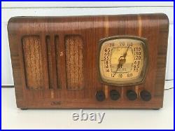 Tube Radio Vintage FADA 461K Tested display lights and gets a Radio Station