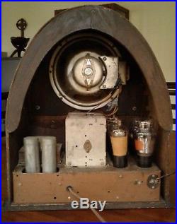 VINTAGE 1930's SERENADER MODEL 74 CATHEDRAL TUBE RADIO WORKS