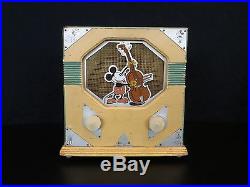 VINTAGE 1930s OLD WALT DISNEY EMERSON RARE MICKEY MOUSE GREEN AND IVORY RADIO