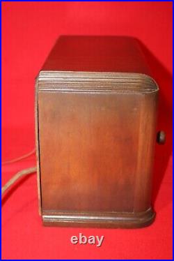 VINTAGE 1937 Grunow MODEL 502A Metal Grill WOOD Radio LOOKS / SOUNDS GREAT