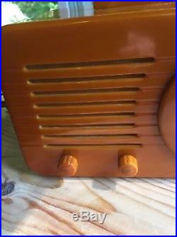 VINTAGE 1940's FADA 1000 BULLET CATALIN BUTTERSCOTCH RADIO