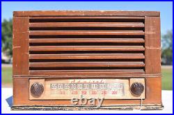 VINTAGE 1940s ADMIRAL MODEL 6T04-5B1 TUBE RADIO GREAT PROJECT